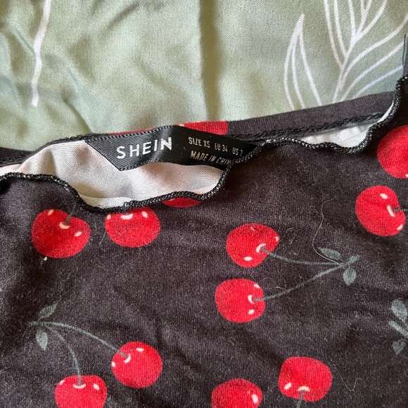 crop top - Picture 1 of 3